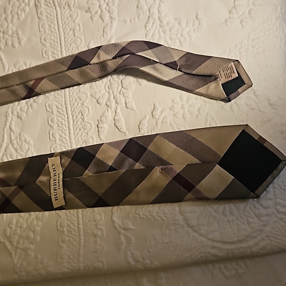 Burberry Ties - Picture 4 of 6